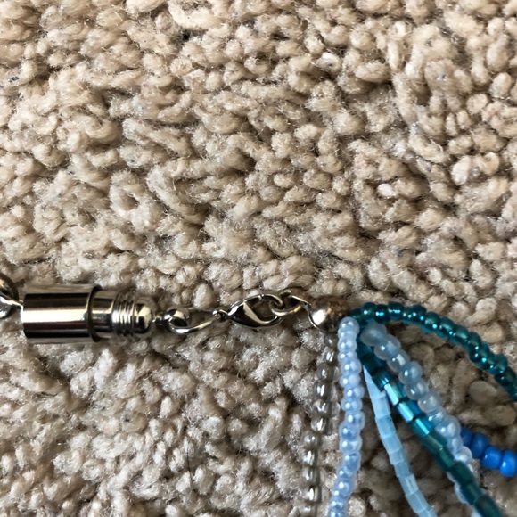 Shell Necklace - Picture 4 of 7